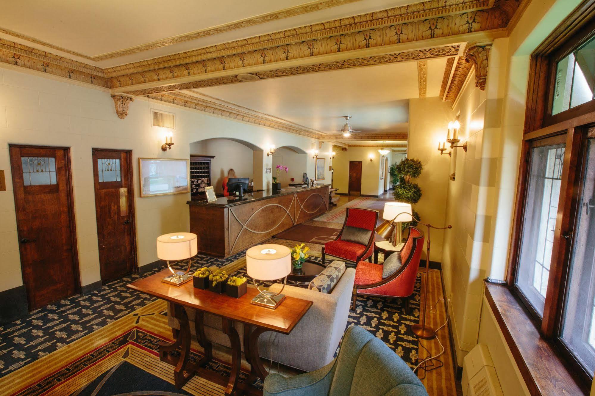 The Plaza Hotel - Milwaukee Dış mekan fotoğraf