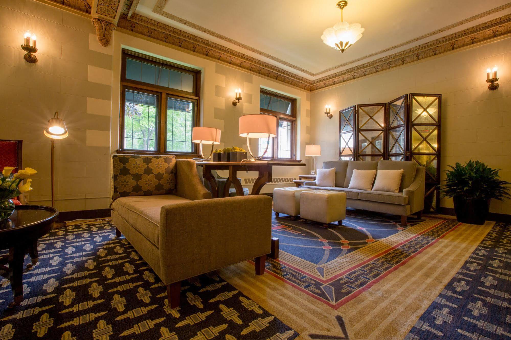 The Plaza Hotel - Milwaukee Dış mekan fotoğraf